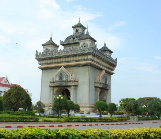 พาเที่ยวประเทศลาว EP.12 ประตูชัย นครหลวงเวียงจันทน์ ประเทศลาว